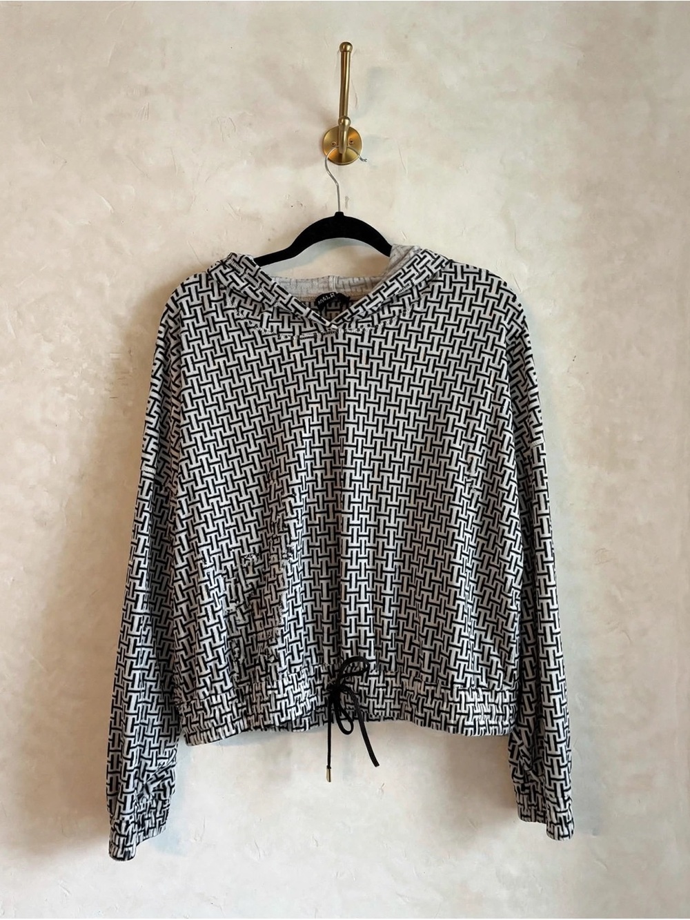 Halston Studio Monogram Geometric Cropped Hoodie Black White L